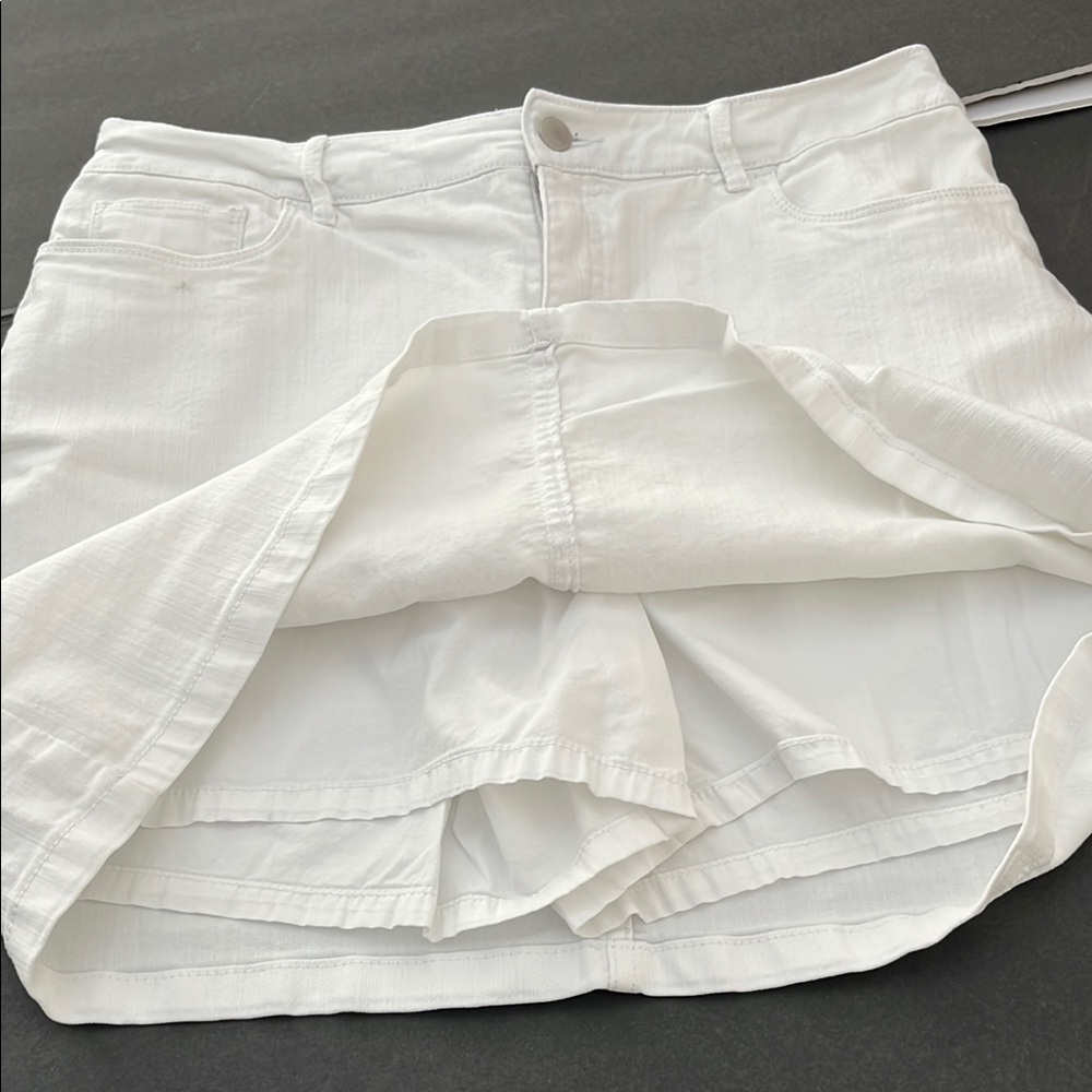 Elegant White Croft & Barrow Denim Skirt - Picture 4 of 9